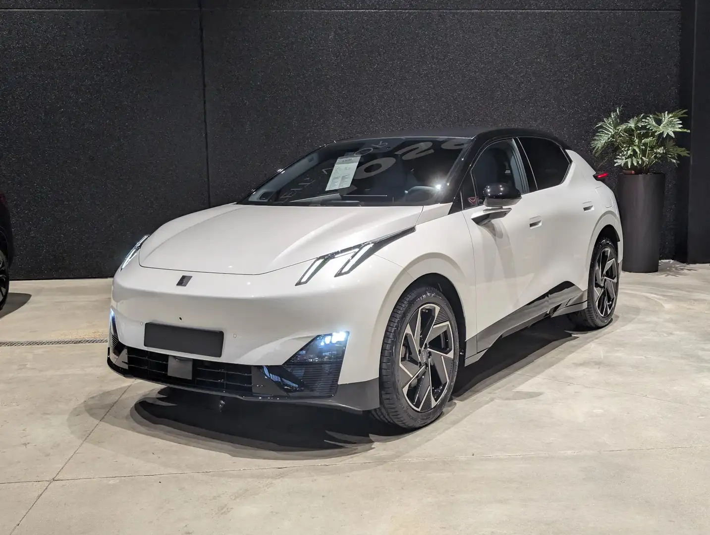 Lynk & Co 02 More 360° CAM | LED | NAVI| CARPLAY Blanc - 1