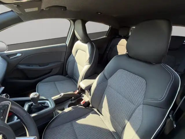 Mitsubishi Colt view 9