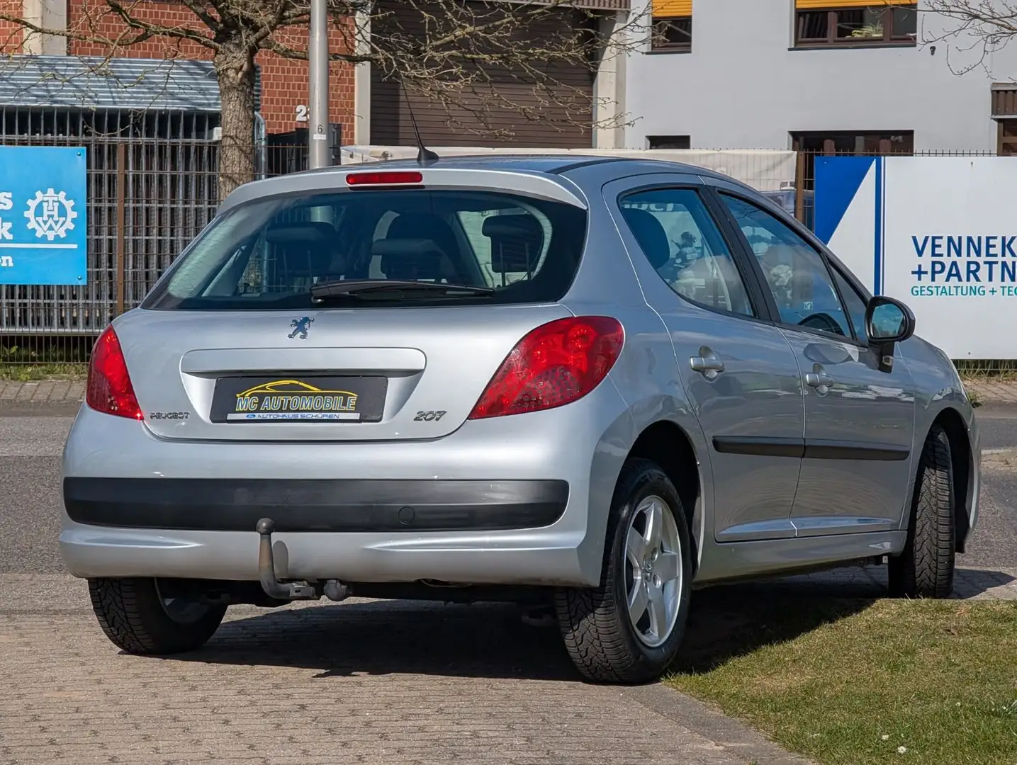 Peugeot 207 Urban Move*KLIMA*ZV-FUNK*AHK*RADIO-CD !! Grau - 2