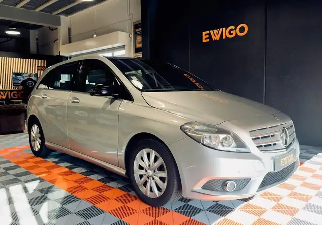 Mercedes-Benz 1.6 122Ch BLUEEFFICIENCY DESIGN 7G-DCT BVA CLIMATISATION CAMERA DE RECUL CUIR TBE