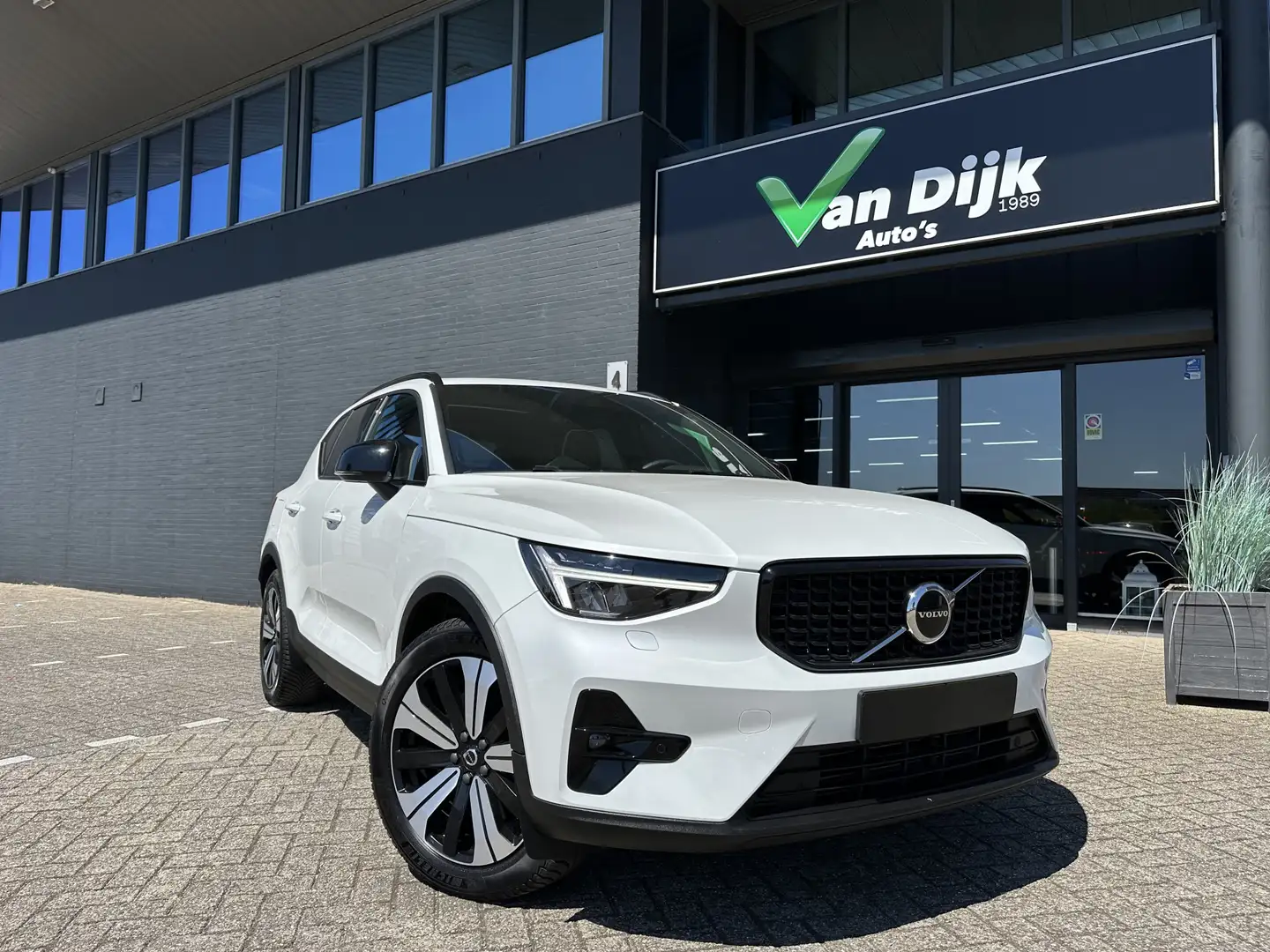 Volvo XC40 1.5 T4 Plug-in hybrid Ultimate Dark Wit - 1