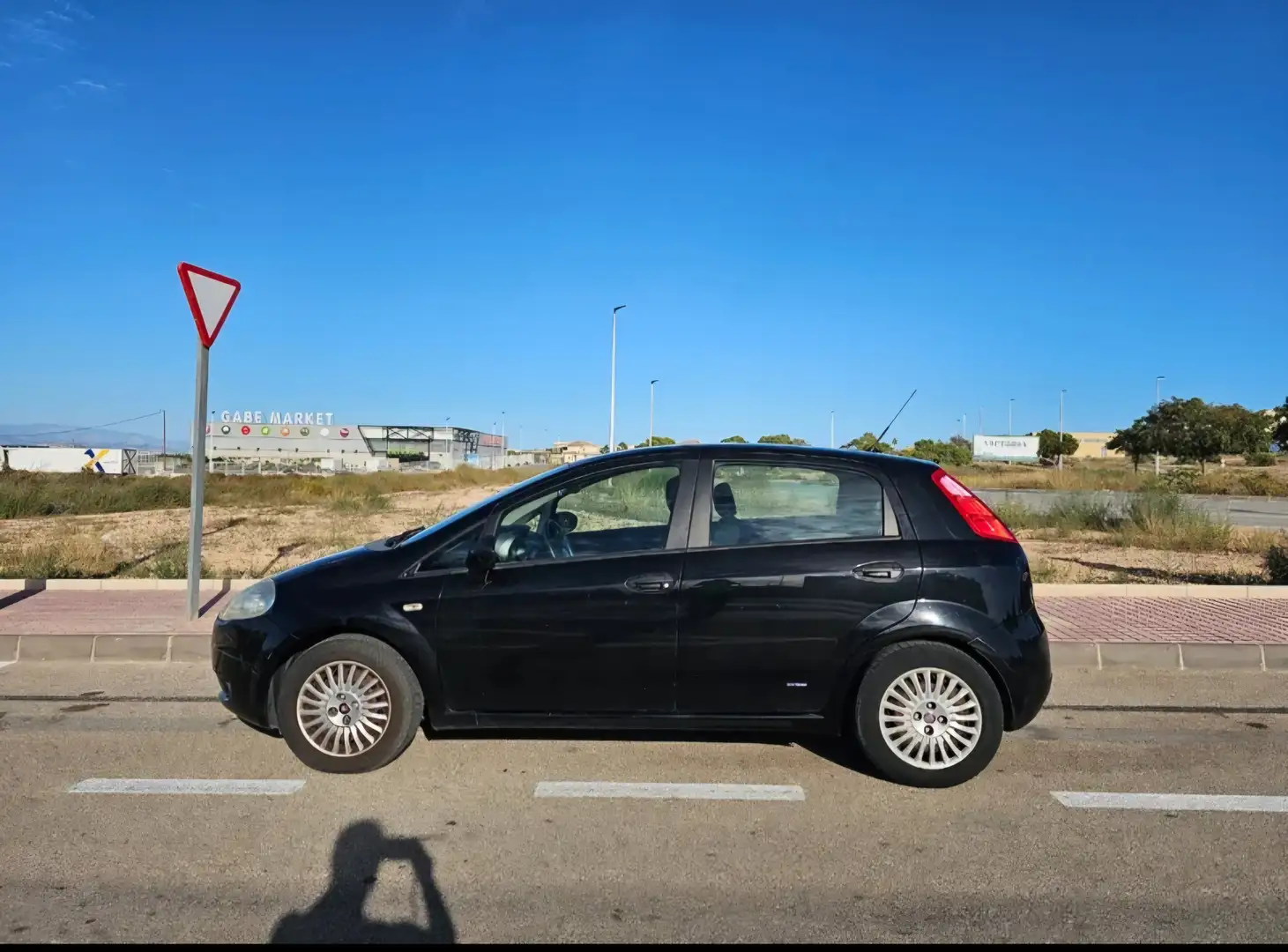 Fiat Grande Punto 1.3Mjt Active 90 Negro - 1