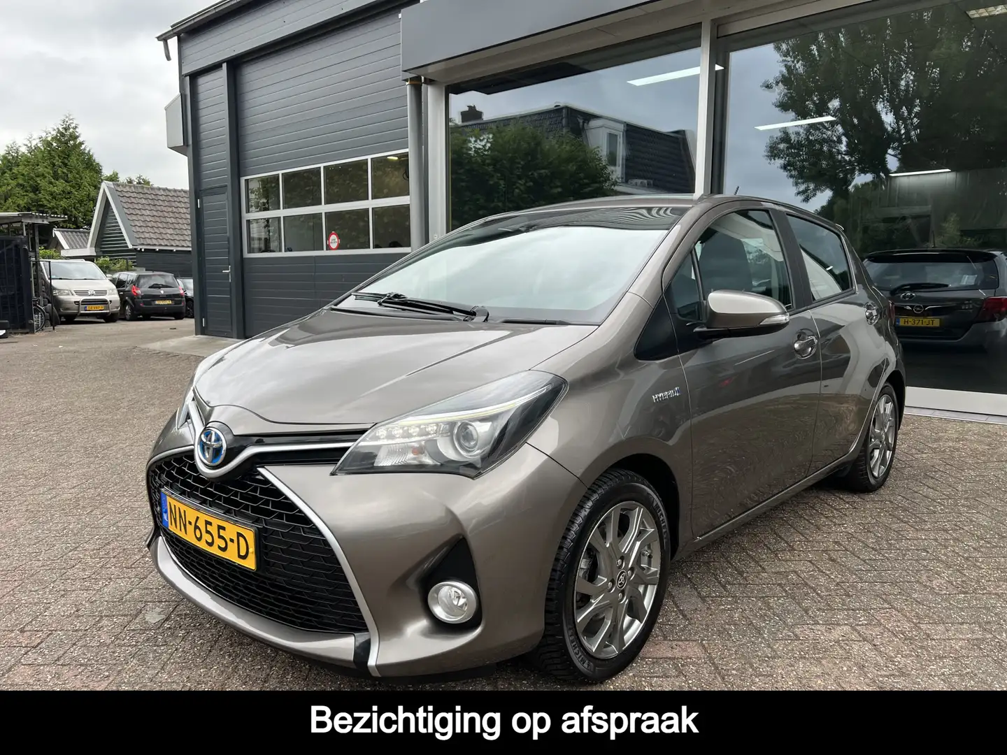 Toyota Yaris 1.5 Hybrid Dynamic Trekhaak, Camera, Cruise, Navi Gris - 1