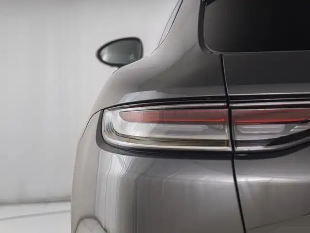 Porsche Panamera view 25