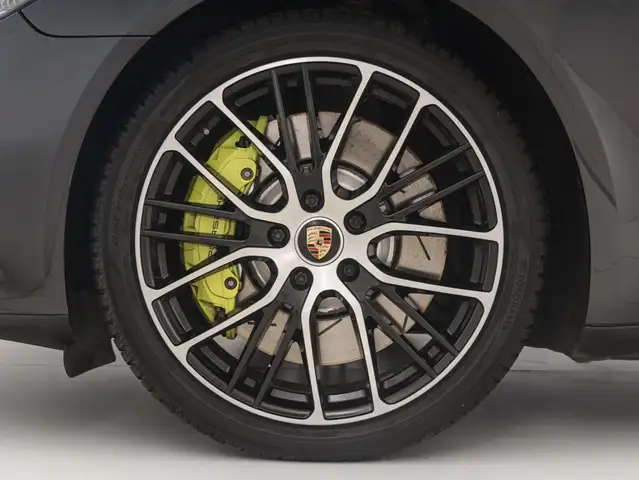 Porsche Panamera view 9