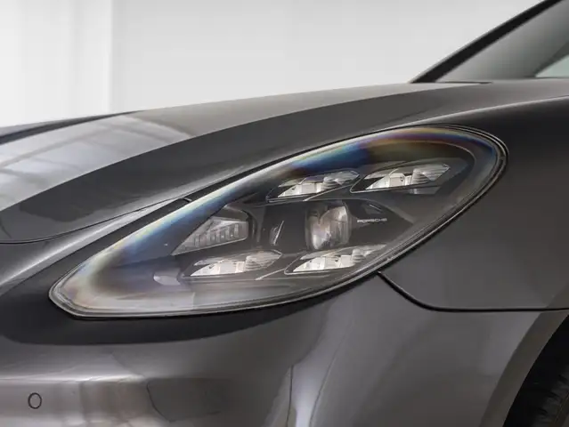 Porsche Panamera view 22