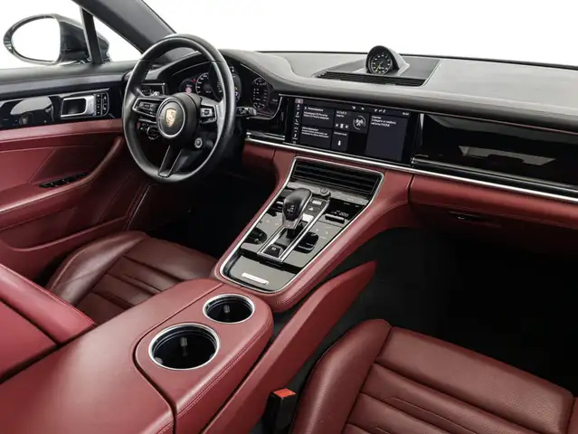 Porsche Panamera view 11