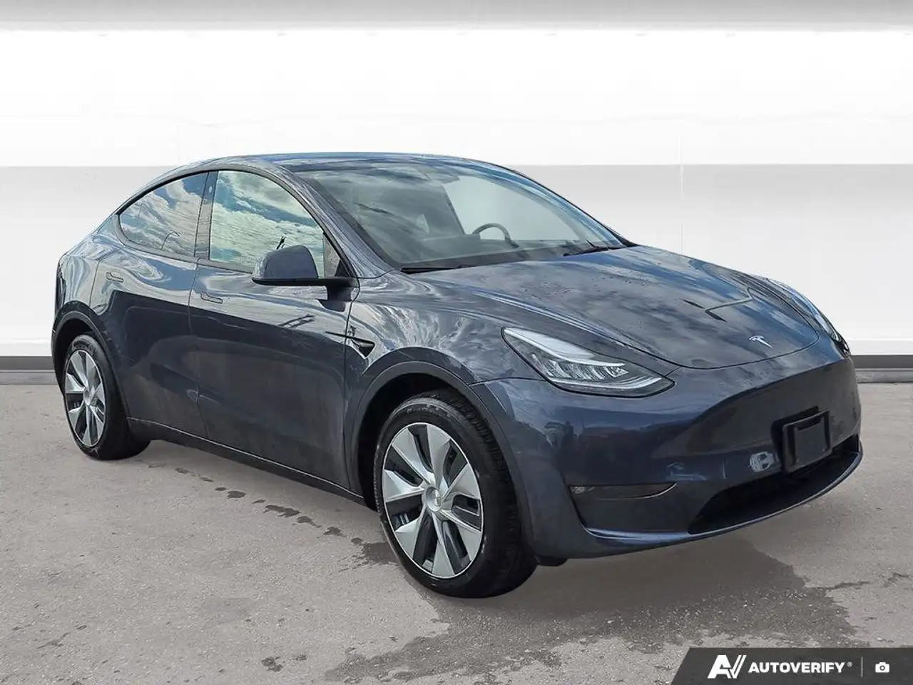 Tesla Model Y photo Tesla Model Y