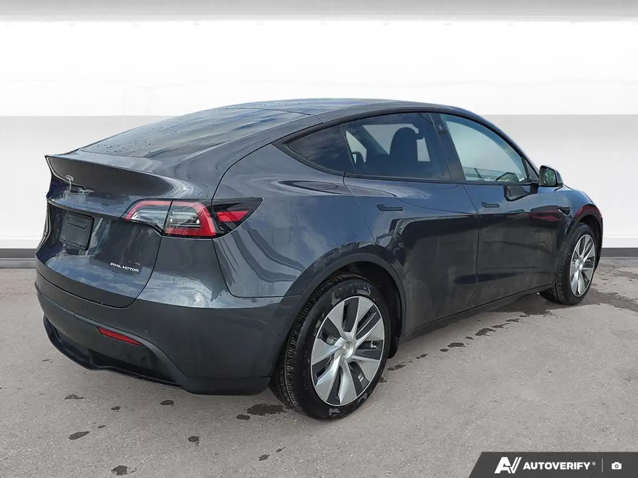 Tesla Model Y photo Tesla Model Y
