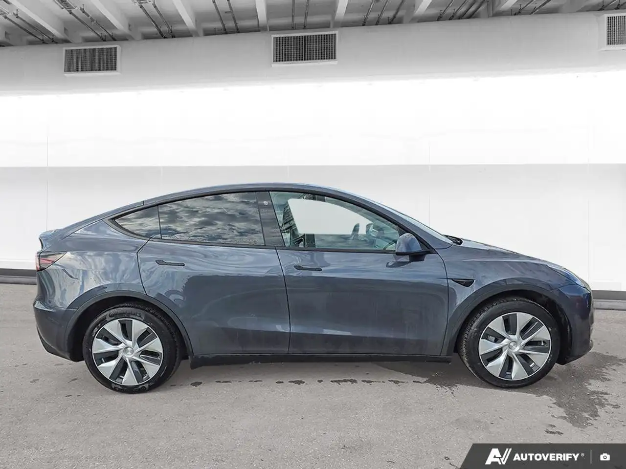 Tesla Model Y photo Tesla Model Y