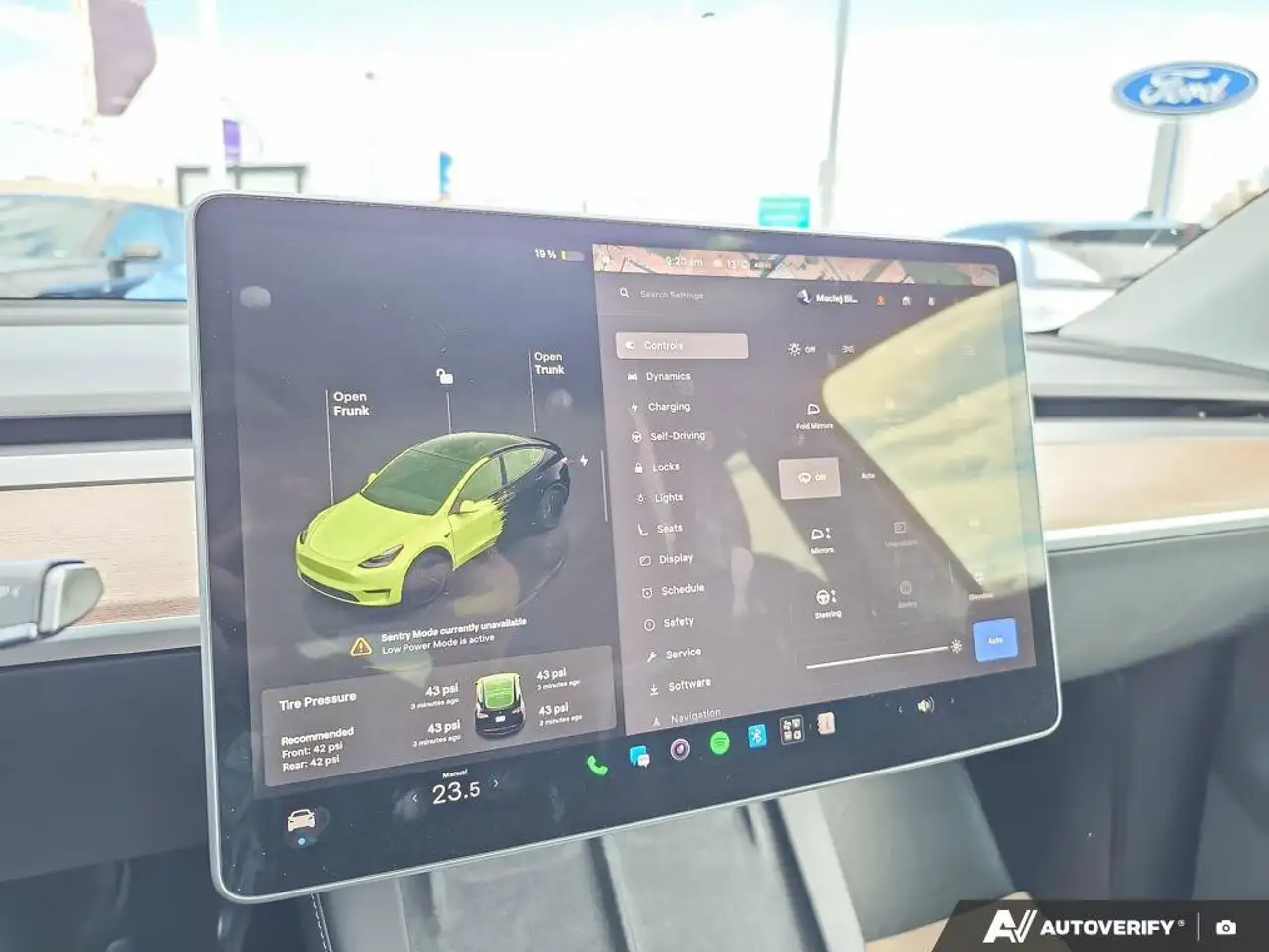 Tesla Model Y photo Tesla Model Y