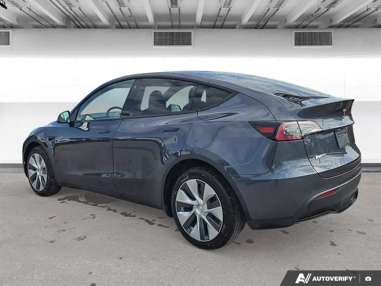 Tesla Model Y photo Tesla Model Y