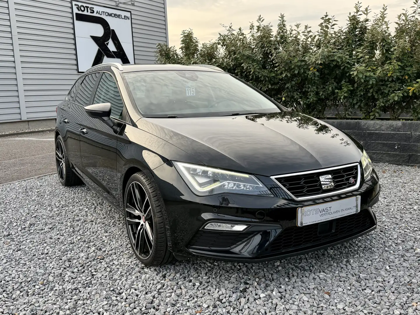 SEAT Leon ST 1.4 TSI FR ACC|Carplay|Camera|DCC Zwart Negro - 2