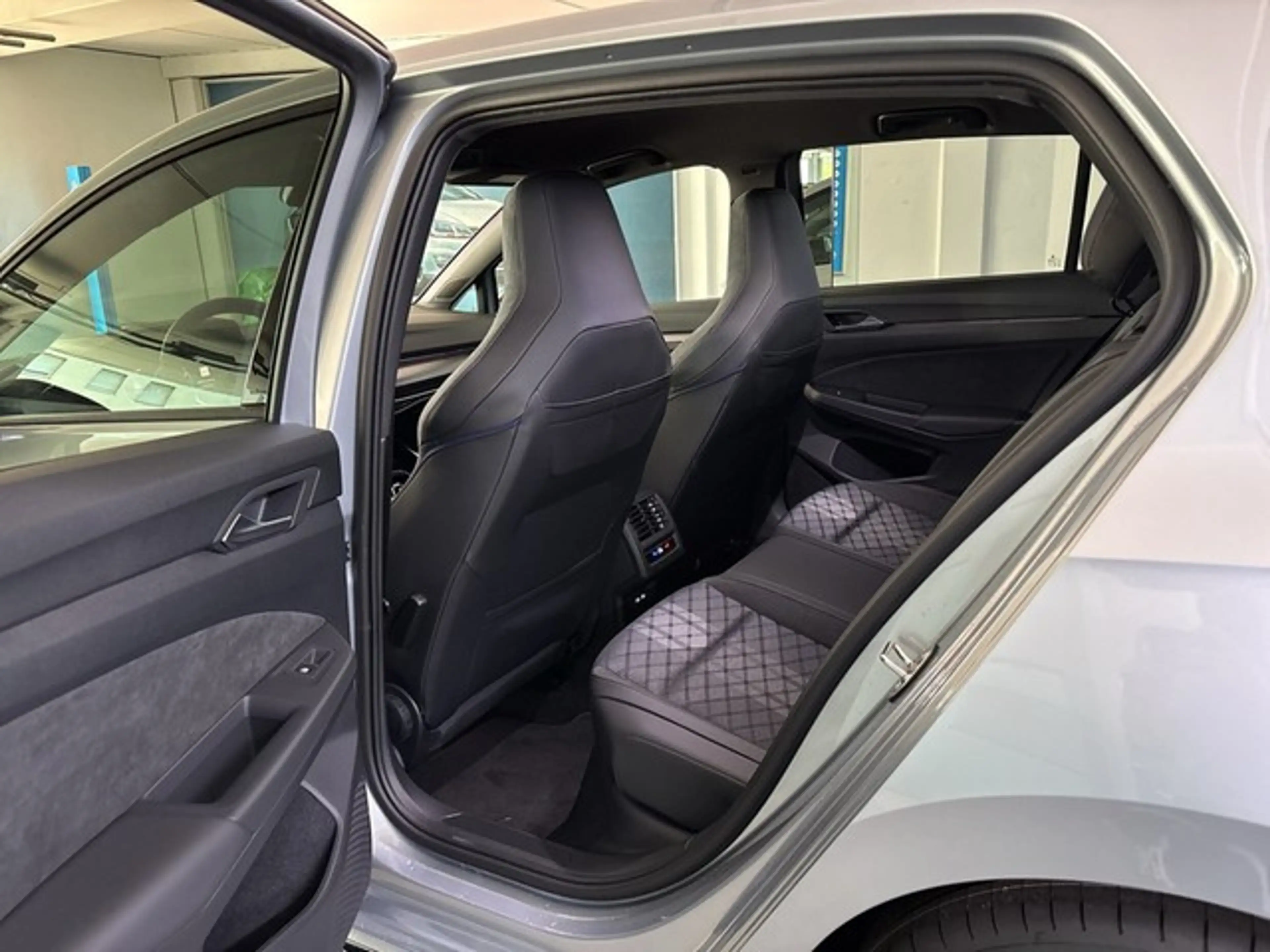 Volkswagen Golf R -Line 1.5 eTSI DSG 2,99%*MATRIX LED*KAMERA*HUD* — photo 14