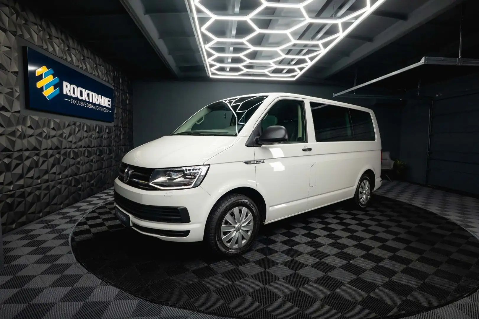 Volkswagen T6 Multivan 2.0 TDI Behindertenumbau *LED*ACC* Weiß - 1