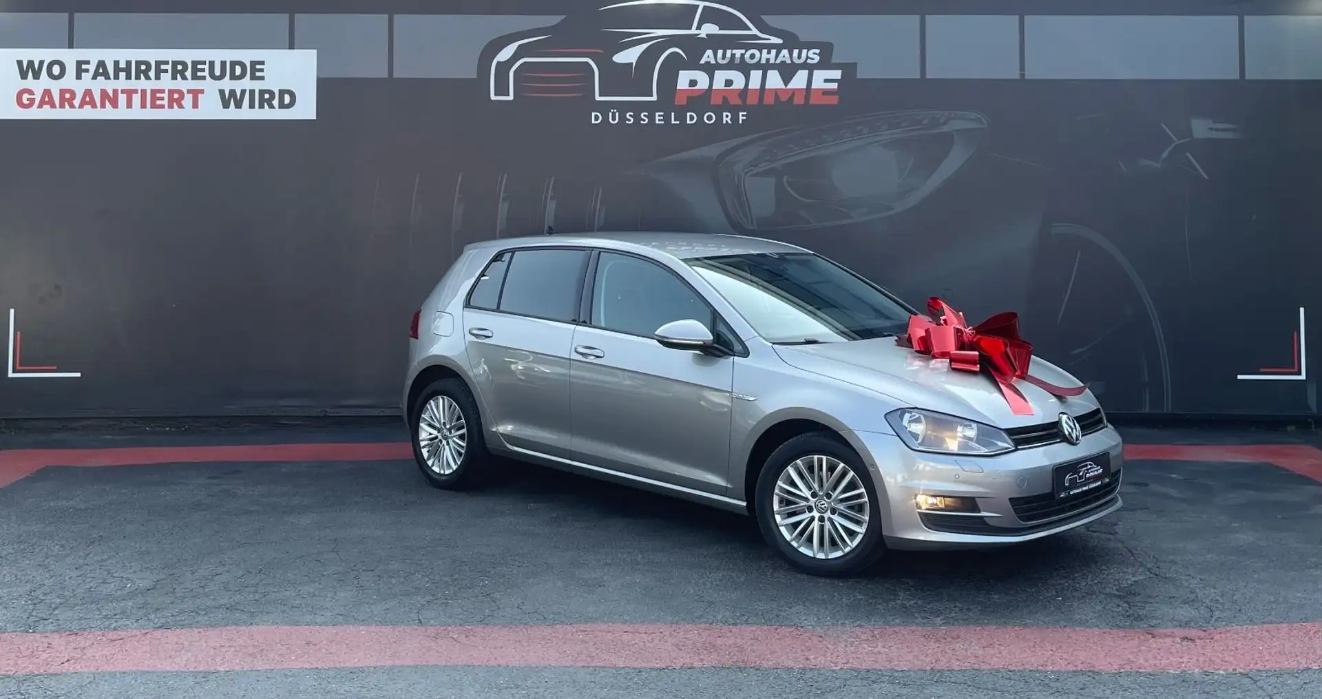 Volkswagen Golf VII Lim. Cup BMT Navi*1Hand*InspektionNEU* Argento - 1