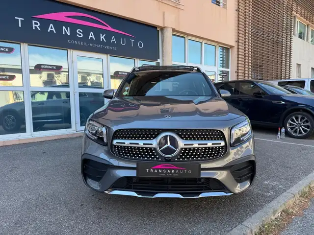 Mercedes-Benz GLB view 2
