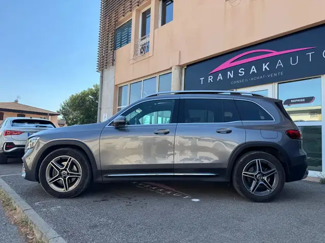 Mercedes-Benz GLB view 8
