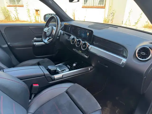 Mercedes-Benz GLB view 12