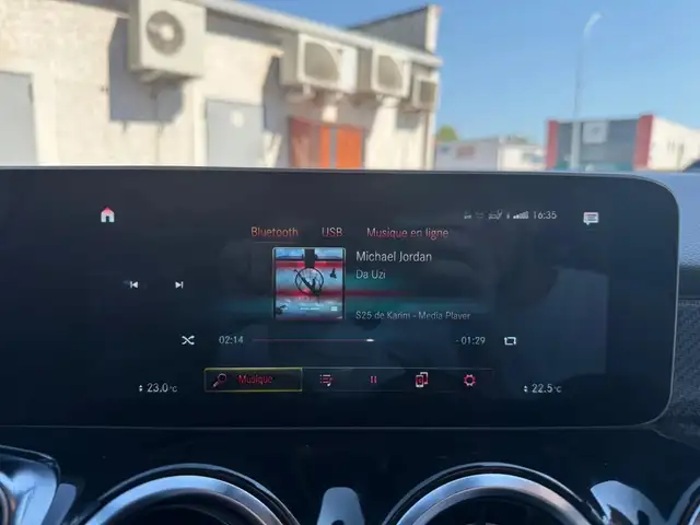 Mercedes-Benz GLB view 20
