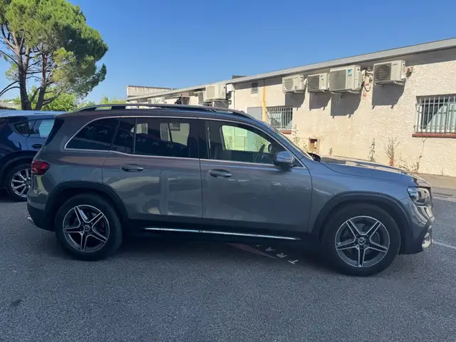 Mercedes-Benz GLB view 4