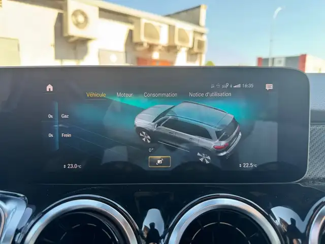 Mercedes-Benz GLB view 21