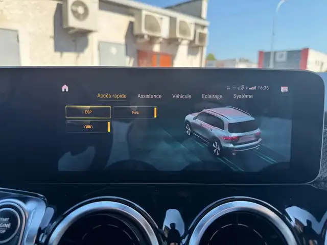 Mercedes-Benz GLB view 27