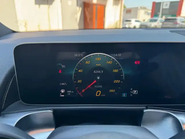 Mercedes-Benz GLB view 19