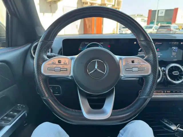 Mercedes-Benz GLB view 18