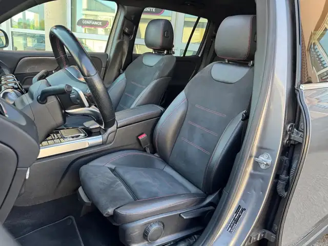 Mercedes-Benz GLB view 10