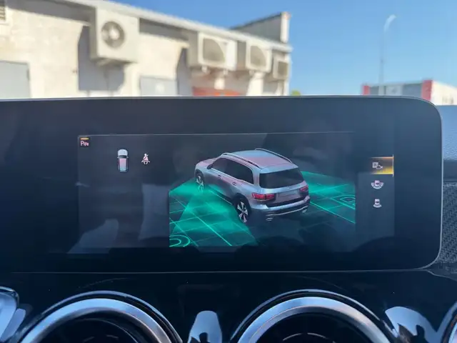 Mercedes-Benz GLB view 28