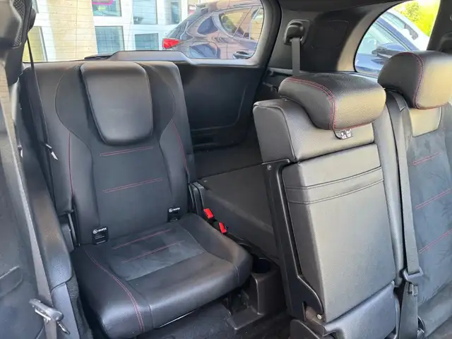 Mercedes-Benz GLB view 16