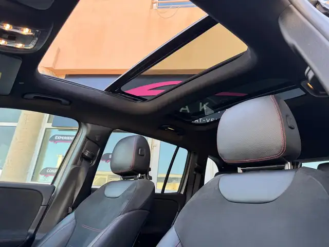 Mercedes-Benz GLB view 11