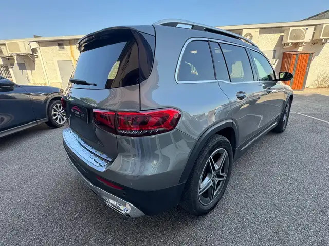 Mercedes-Benz GLB view 5