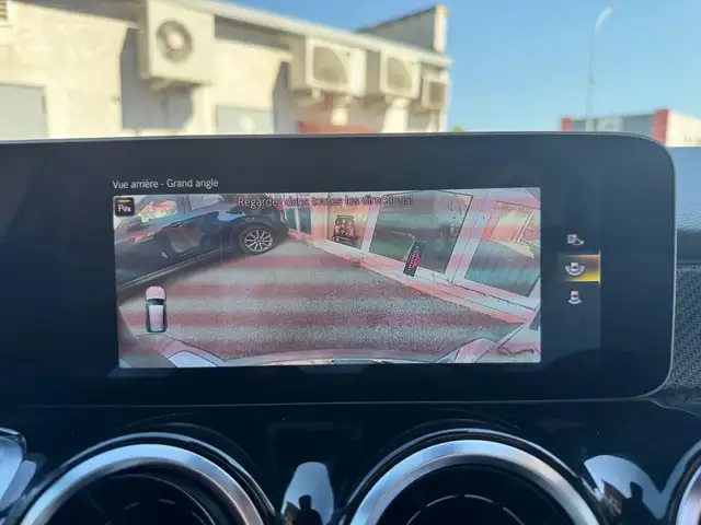 Mercedes-Benz GLB view 29