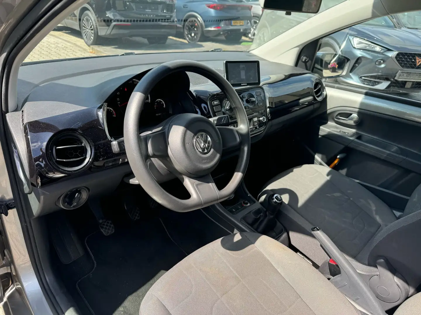 Volkswagen up! 1.0 move up! BlueMotion navi, airco, 5 deurs Grijs - 2
