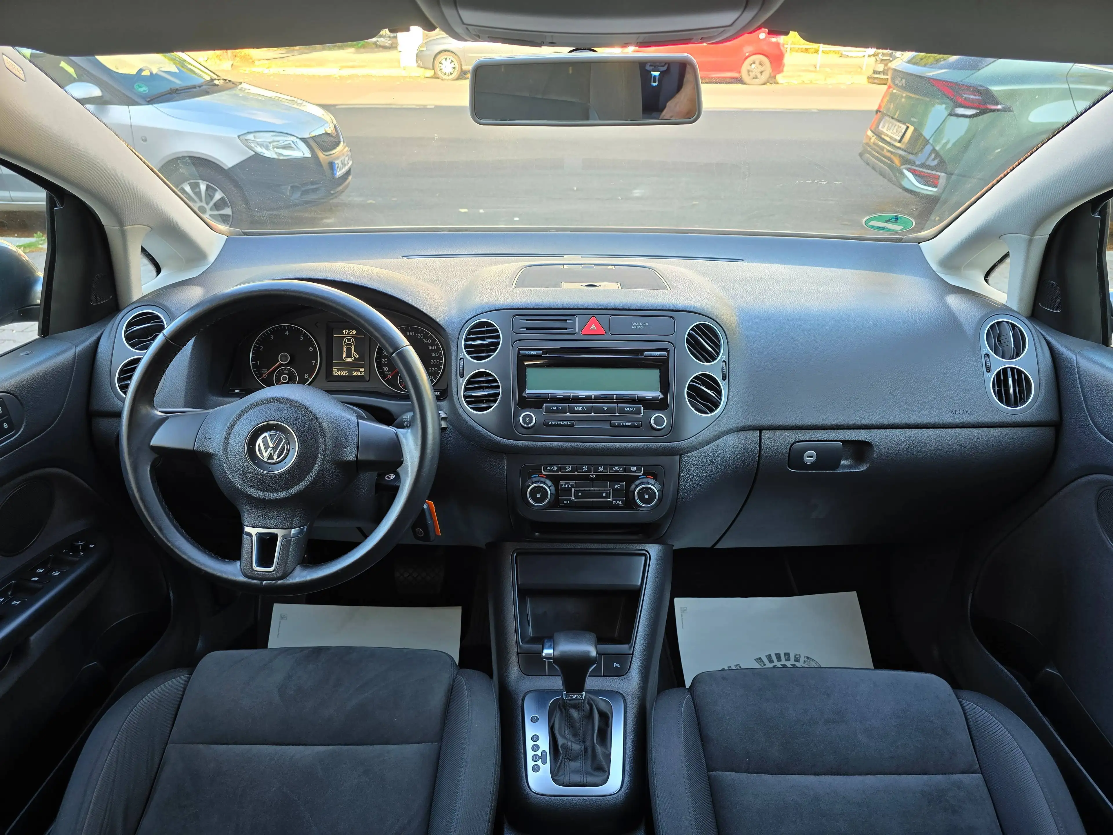 Volkswagen Golf Plus Highline DSG/2.Hand lückenlos Scheckheftgepflegt/Klimtr./Temp/SHZ/Alu/PDC — photo 5