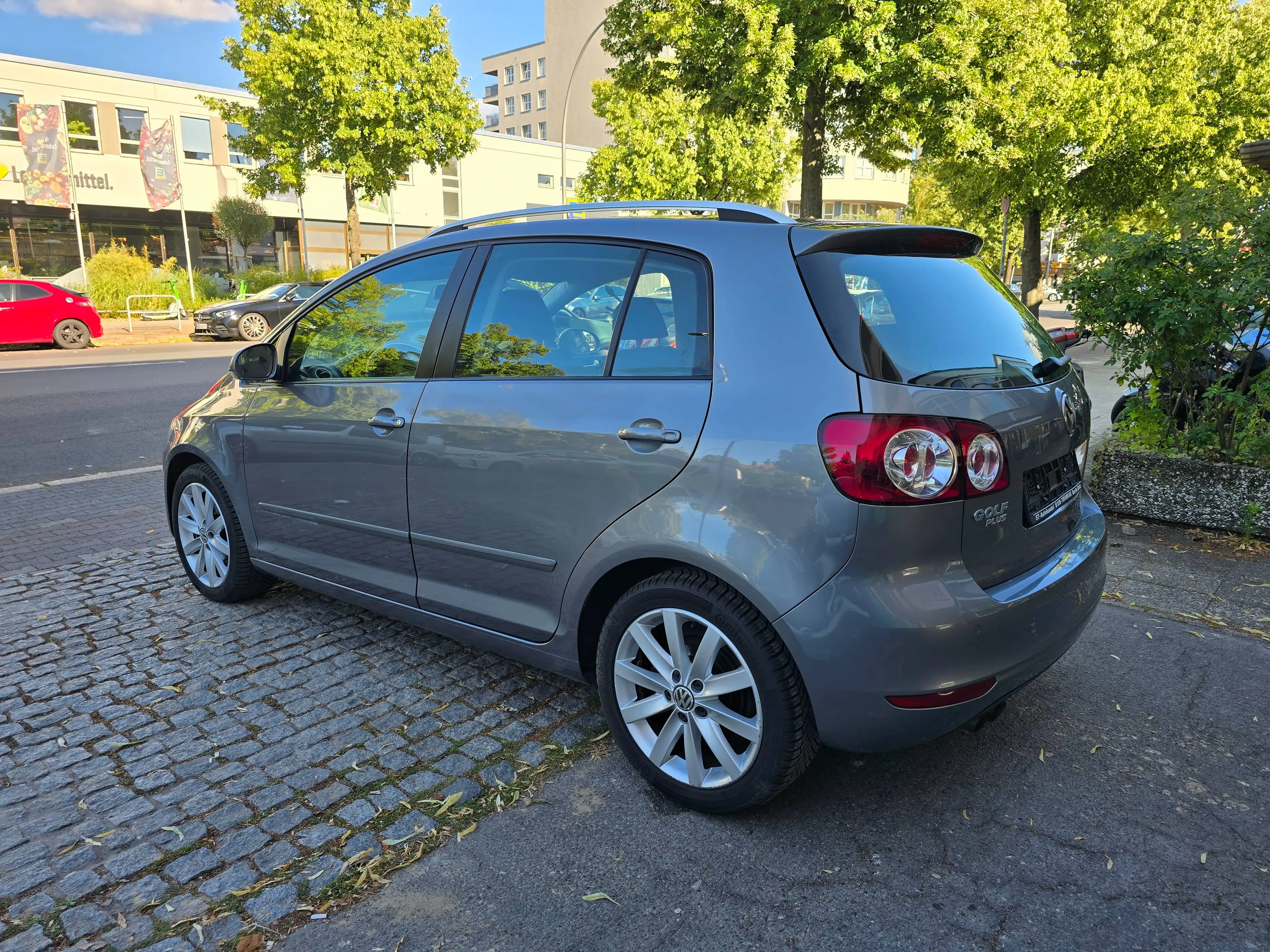Volkswagen Golf Plus Highline DSG/2.Hand lückenlos Scheckheftgepflegt/Klimtr./Temp/SHZ/Alu/PDC — photo 3