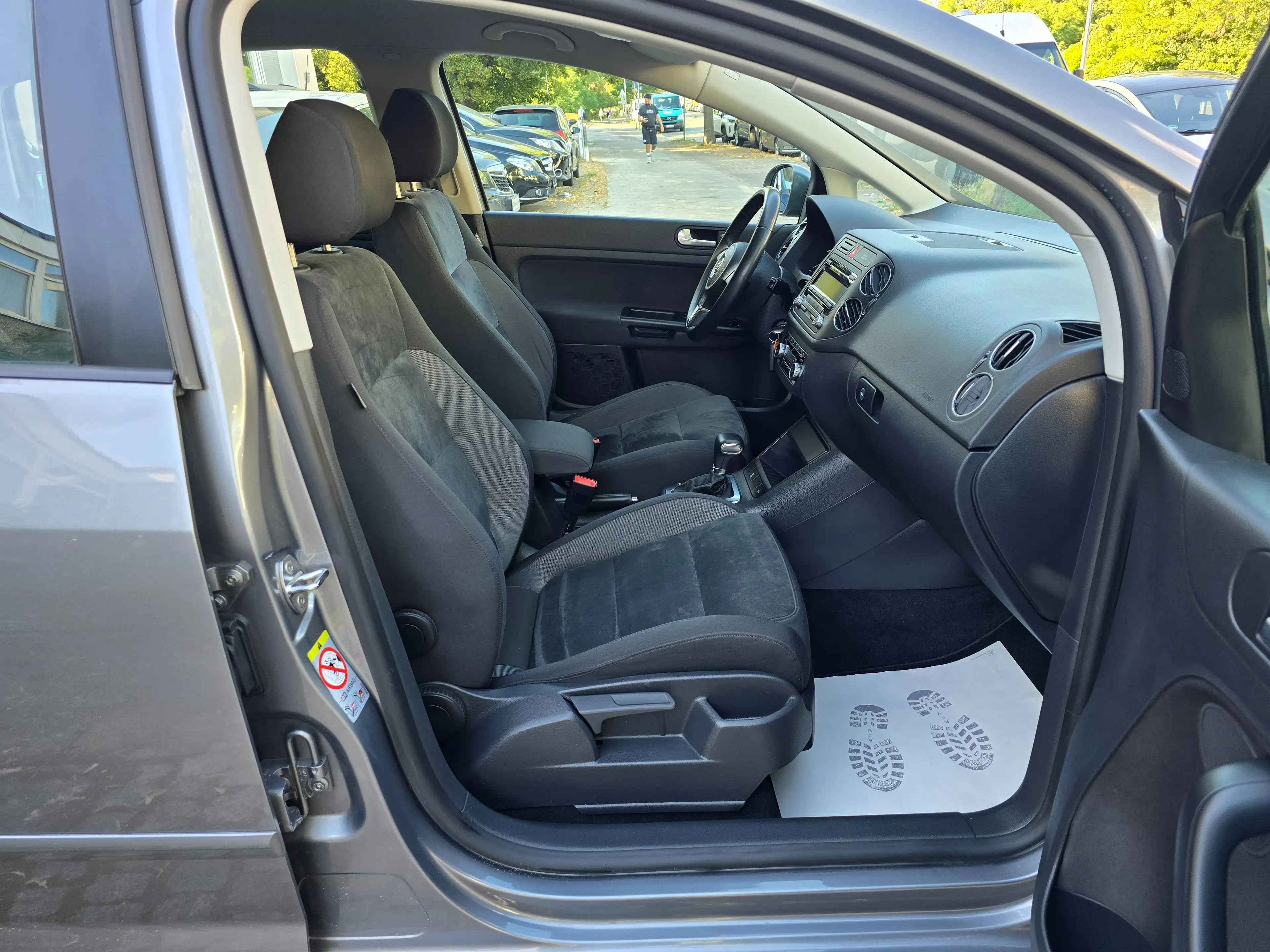 Volkswagen Golf Plus Highline DSG/2.Hand lückenlos Scheckheftgepflegt/Klimtr./Temp/SHZ/Alu/PDC — photo 8