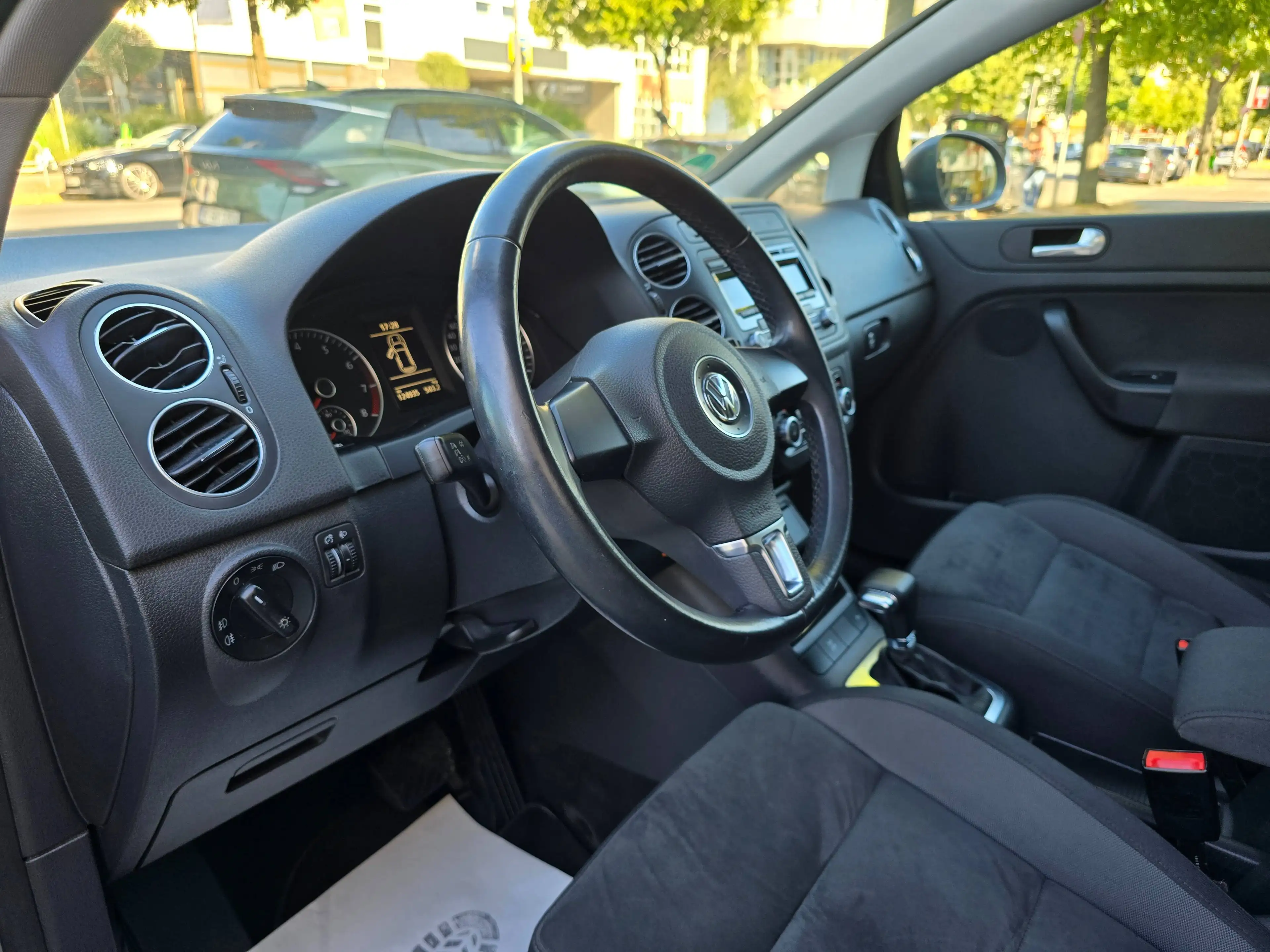 Volkswagen Golf Plus Highline DSG/2.Hand lückenlos Scheckheftgepflegt/Klimtr./Temp/SHZ/Alu/PDC — photo 6