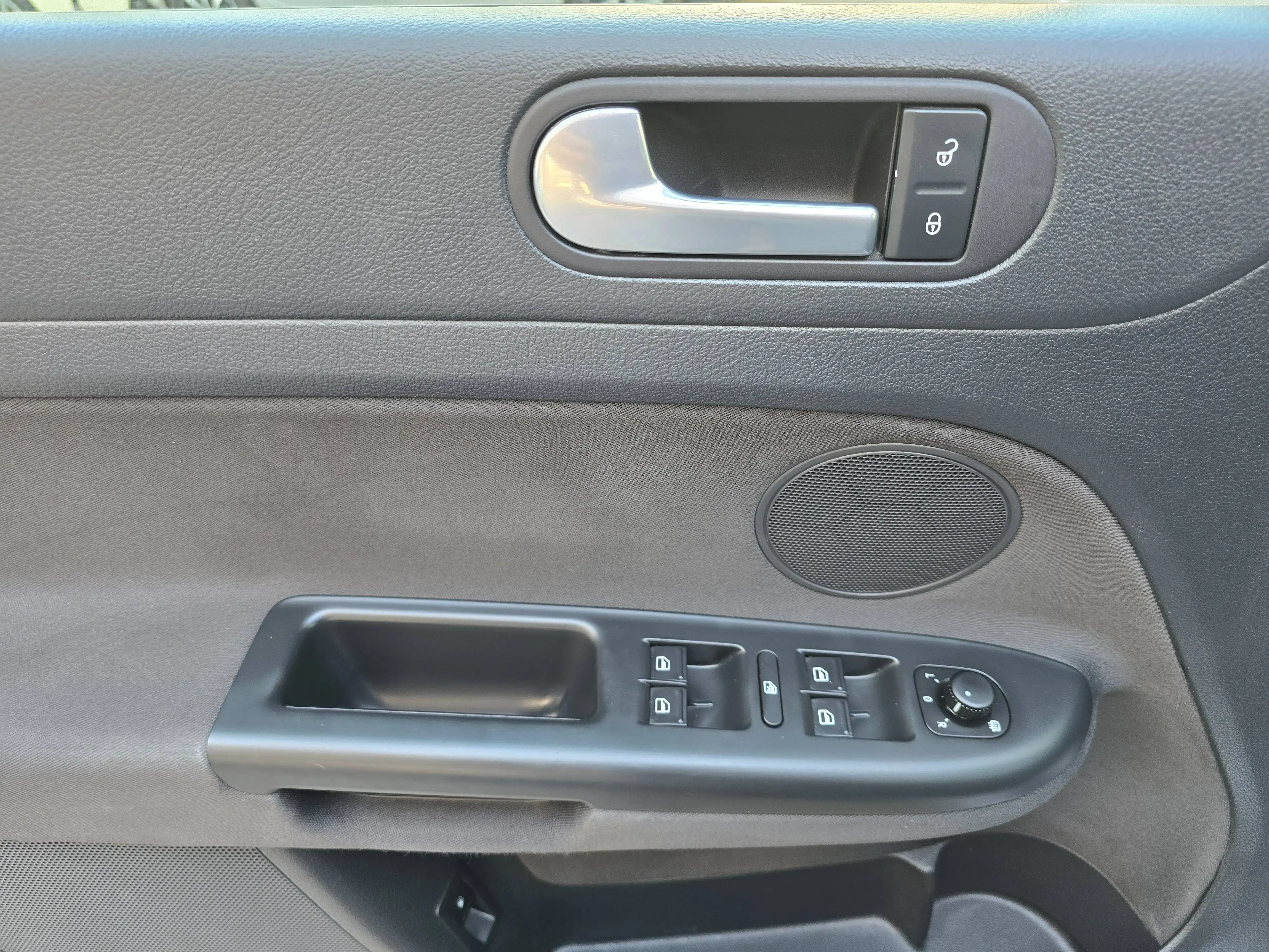 Volkswagen Golf Plus Highline DSG/2.Hand lückenlos Scheckheftgepflegt/Klimtr./Temp/SHZ/Alu/PDC — photo 15
