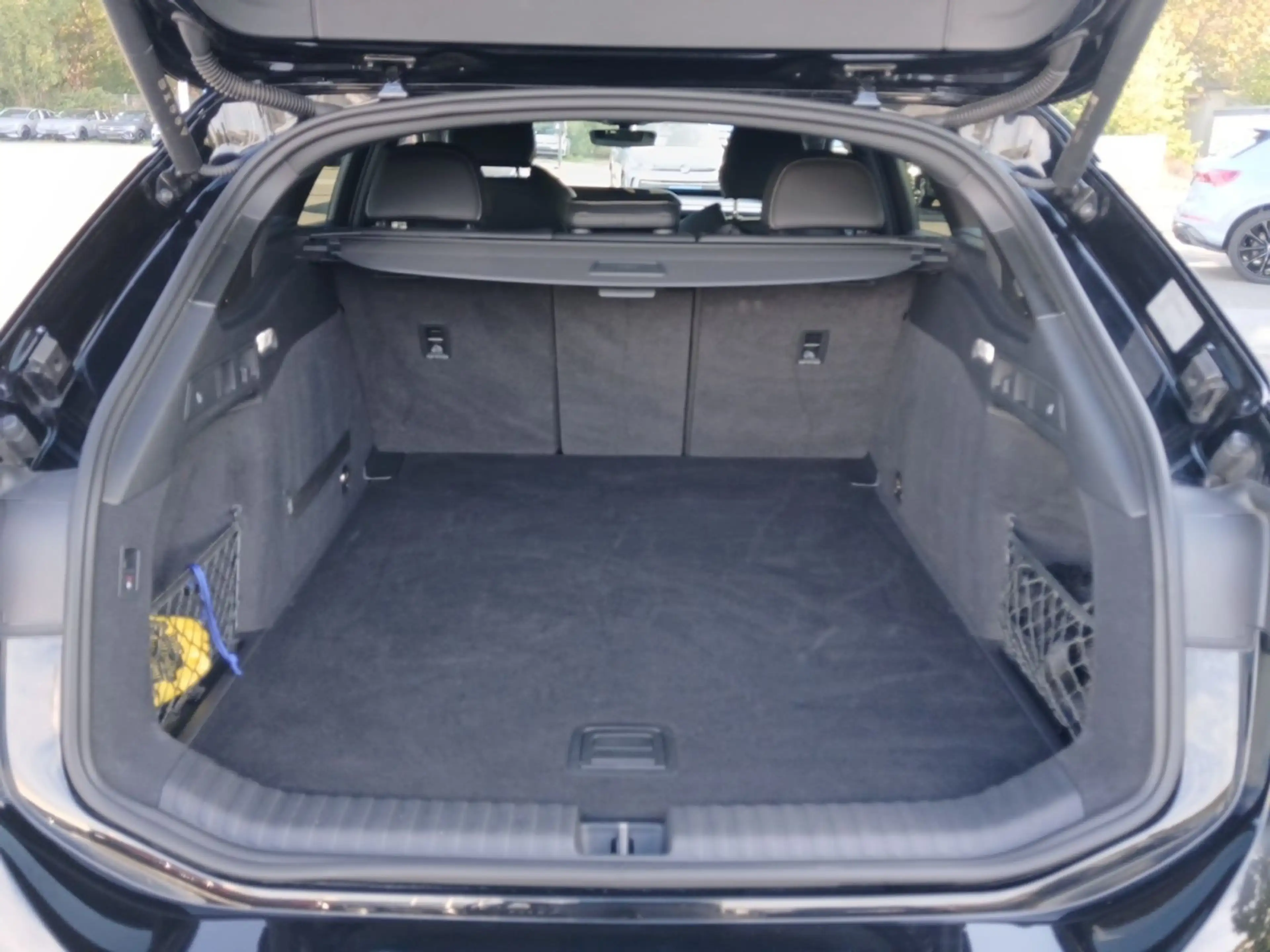 Audi A6 e-tron performance S line Tech Plus LED — photo 11
