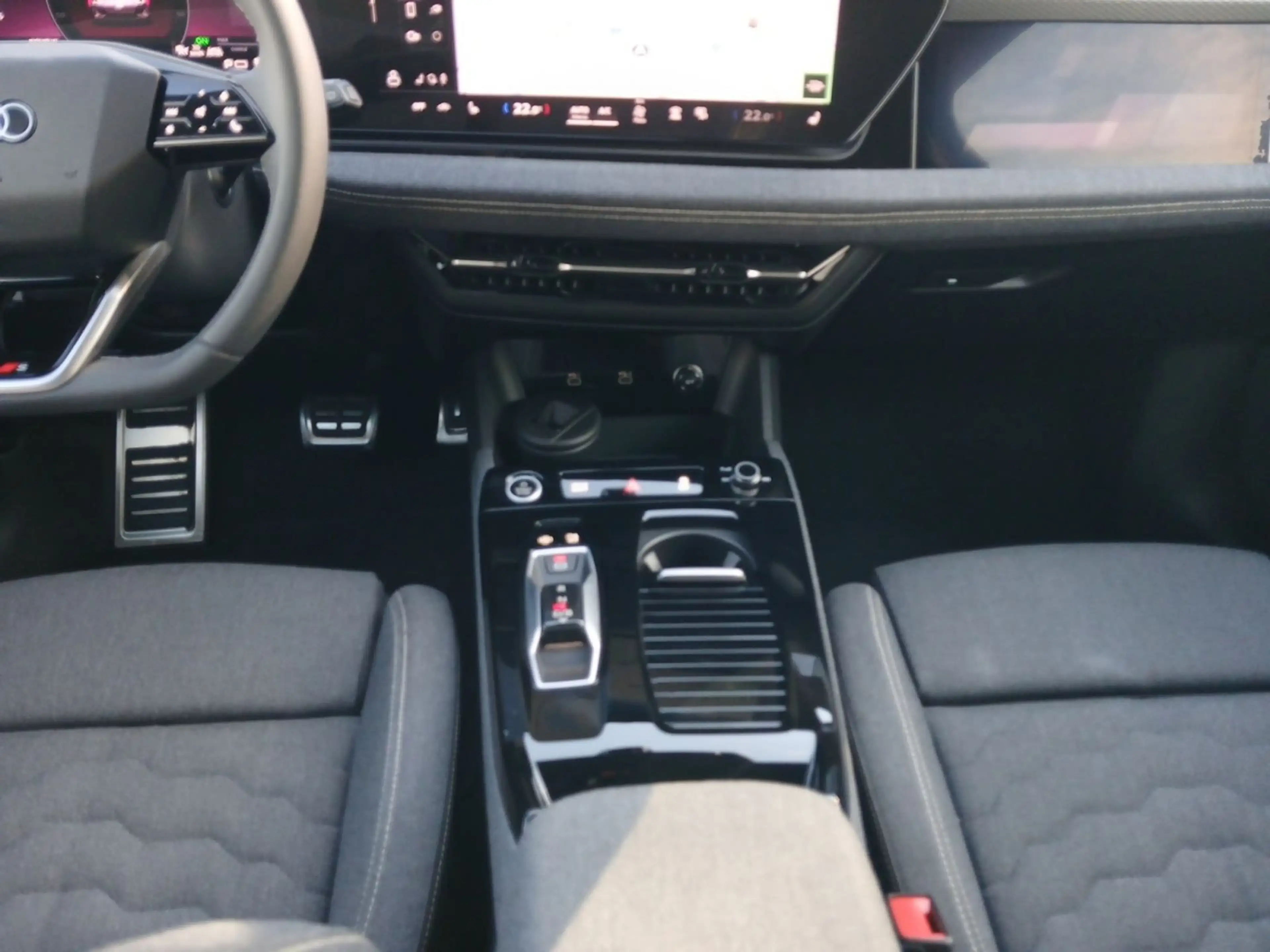 Audi A6 e-tron performance S line Tech Plus LED — photo 15
