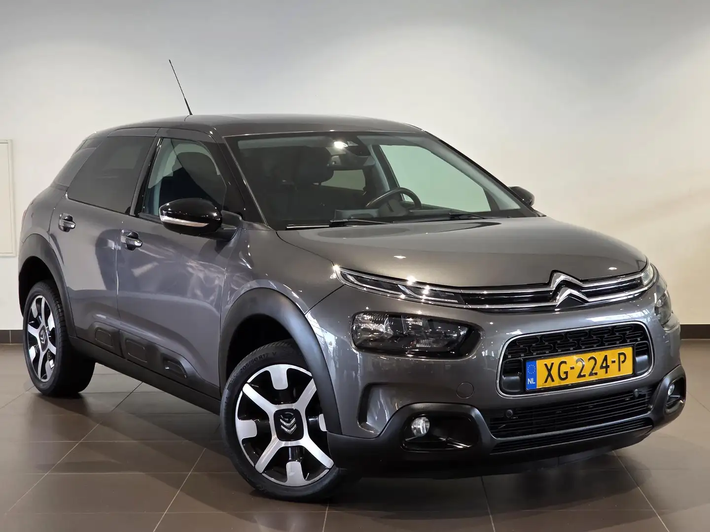 Citroen C4 Cactus Shine 1.2 Turbo 110pk | NAVI | KEYLESS | CAMERA | Grau - 2