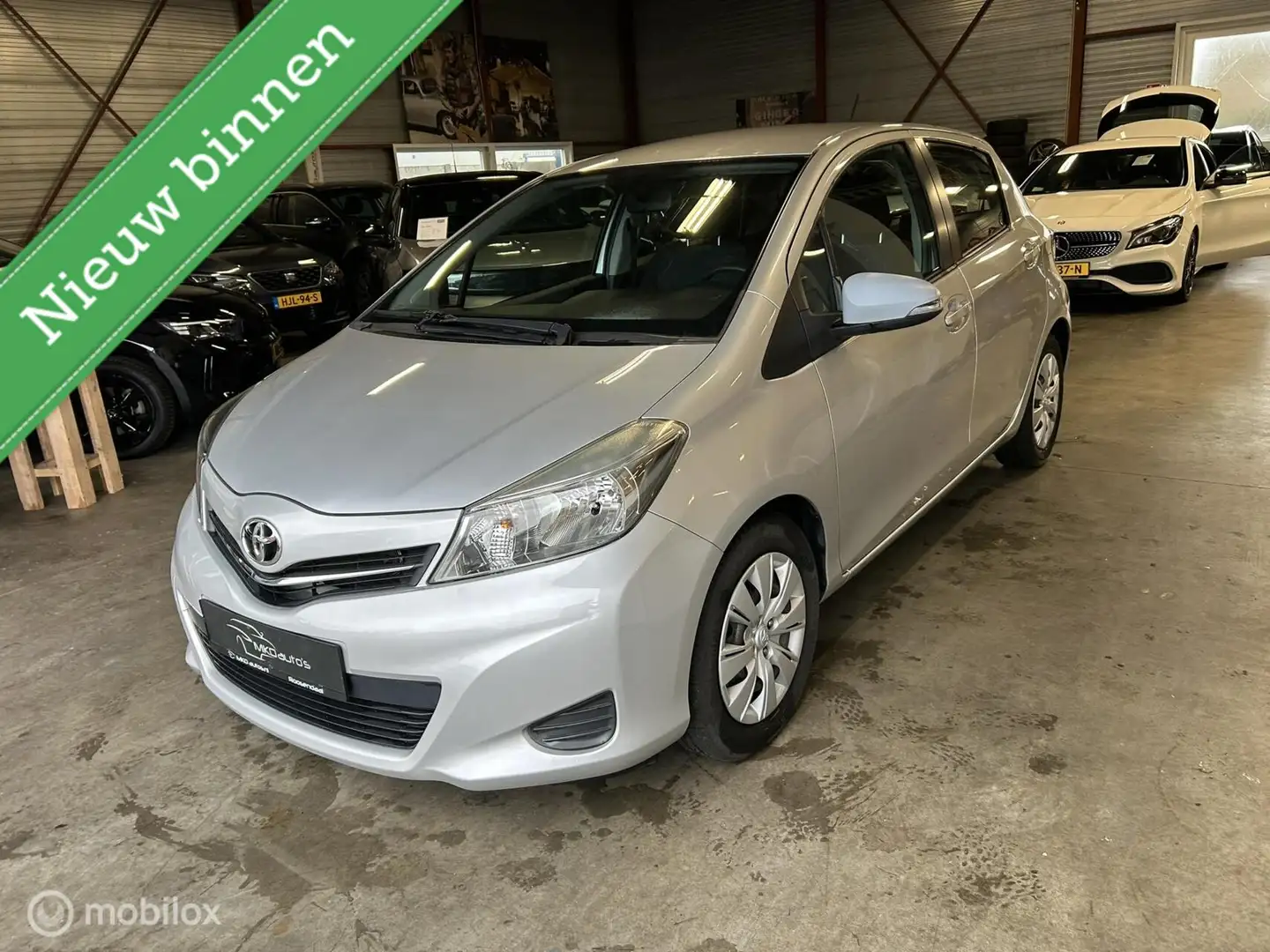 Toyota Yaris 1.3 VVT-i Dynamic AUTOMAAT / 27.184 ECHTE KM!! / N Zilver - 1