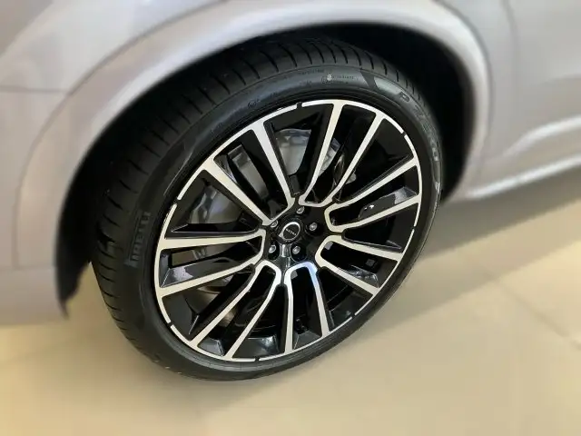 Volvo XC90 Ultra, T8 AWD Plug-in Hybrid, Elektrisch/Benzin, Dark, Ansicht 5