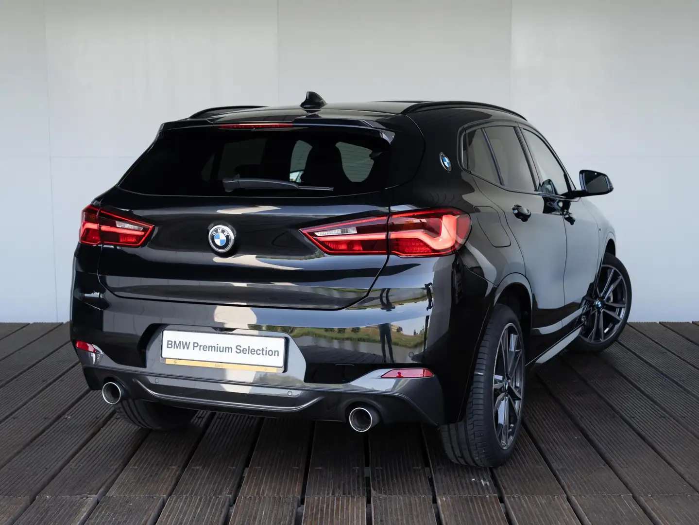 BMW X2 sDrive20i | High Executive | M Sportpakket | Parki Zwart - 2