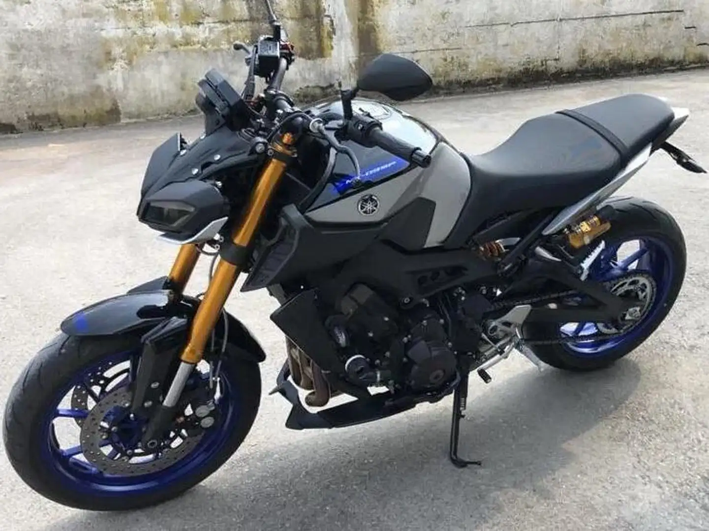 Yamaha MT-09 Azul - 2