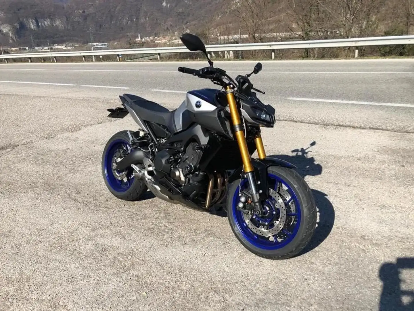 Yamaha MT-09 Azul - 1