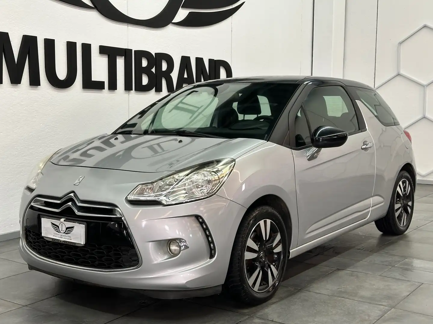 Citroen DS3 1.4 HDI CHIC 70CV NEOPATENTANTI EURO 5 Срібний - 2